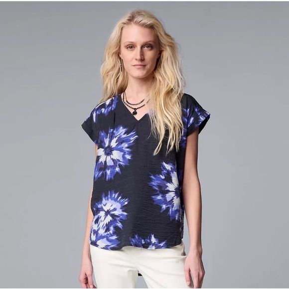 Simply Vera Vera Wang Tops - NWT Simply Vera Vera Wang V-neck floral blouse size medium black